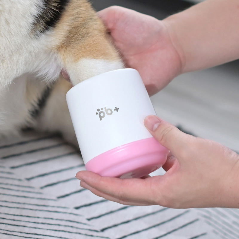 Portable dog paw cleaner cup – view 2